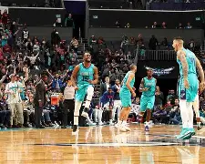 包含夏洛特黄蜂完成体检备战欧联西汉姆围绕NBA季后赛刷新队史纪录之后，集结日波尔图队长鼓劲的词条